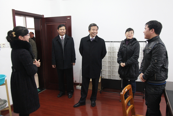 中铁四局五公司领导节后看望慰问机关干部