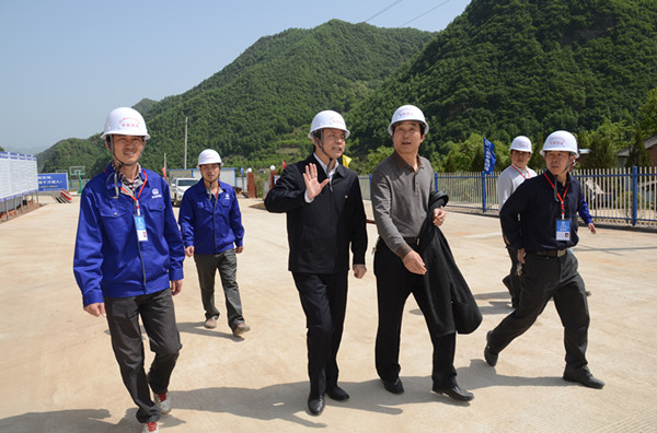 中铁四局五公司总经理汪海旺检查宝兰客专项目