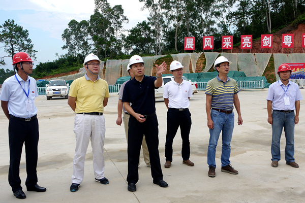 广东省公路建设公司总经理王康臣一行到中铁四局云茂高速调研